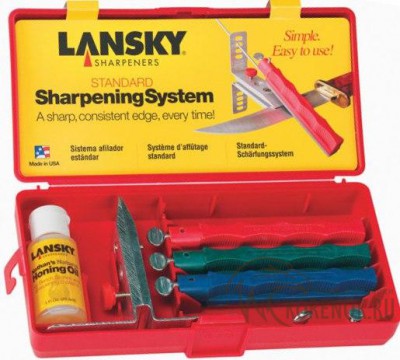 Lansky LKC03 Standard System Комплектация:
База-струбцина.
Смазочное масло для точильных камней.
Направляющая шпилька.
Запасной прижимной винт - 2 шт3 абразива (бруска) из прессованной крошки натурального камня: